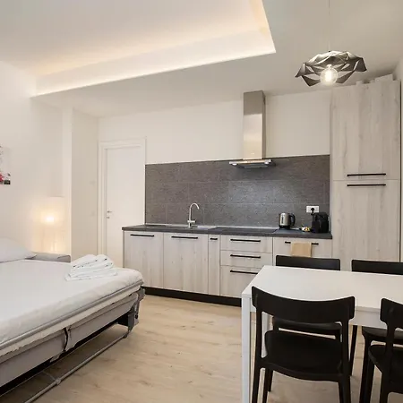 Max 14 Apartmán